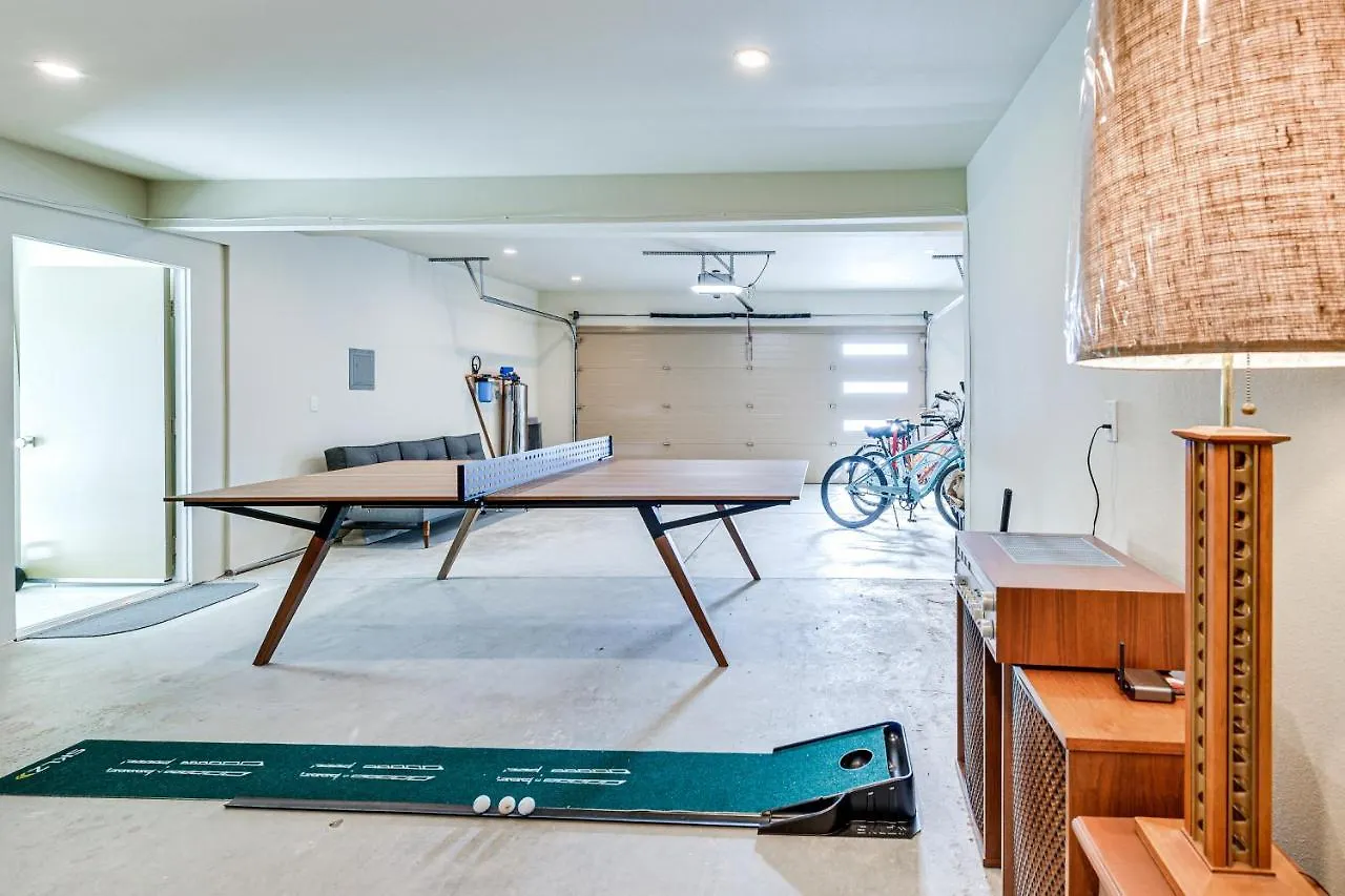 Luxe Palm Springs Home - 2 Mi To Downtown! 0*,  Amerikai Egyesült Államok